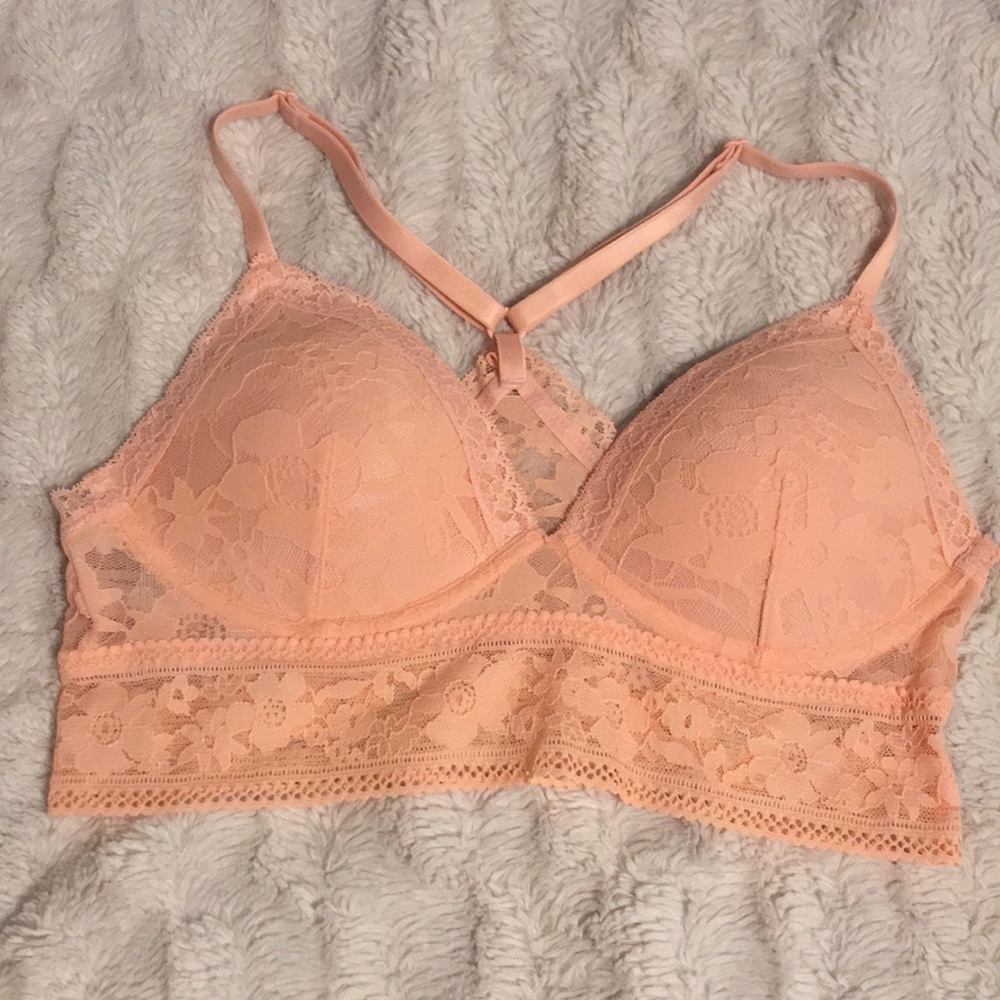 Razor back , laced bra🌸